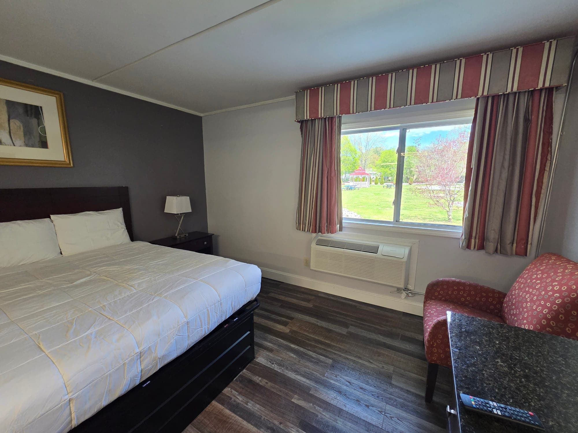 King (Ground Floor) at Saffron Inn — interior preview
