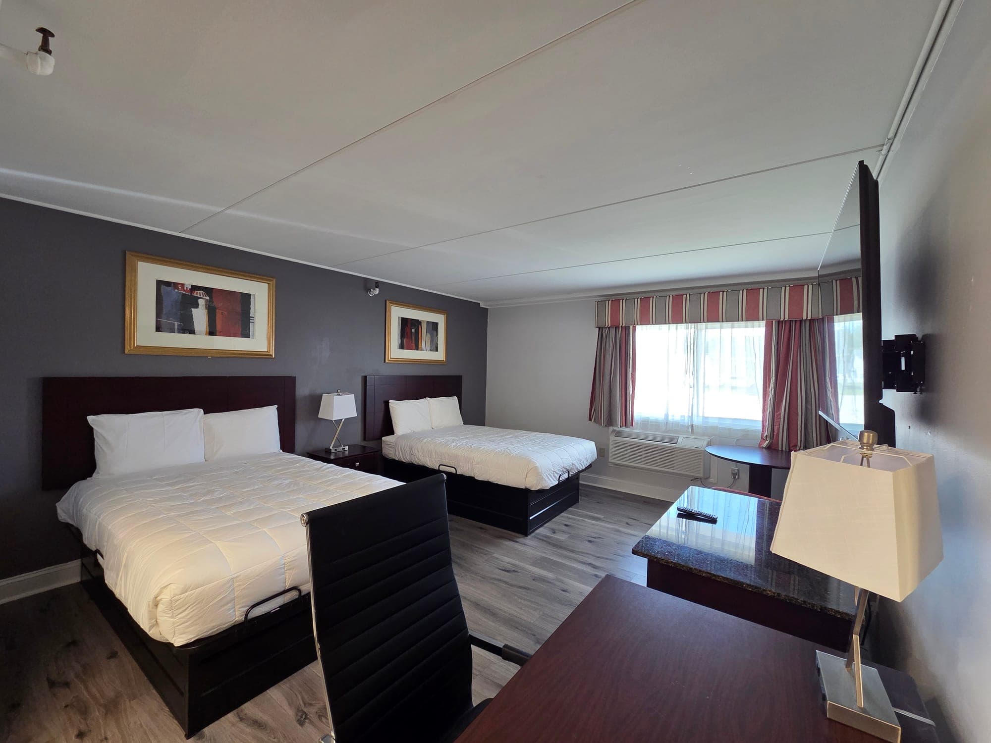 Two Queens (Ground Floor) at Saffron Inn — interior preview